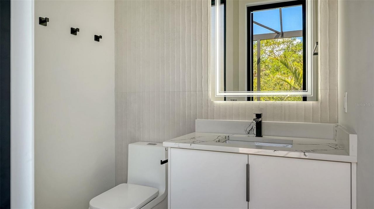 413 Island Circle, Sarasota, FL 34242 Photo