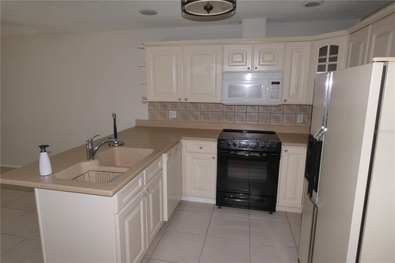525 Moreno Circle Ne, Saint Petersburg, FL 33703 Photo