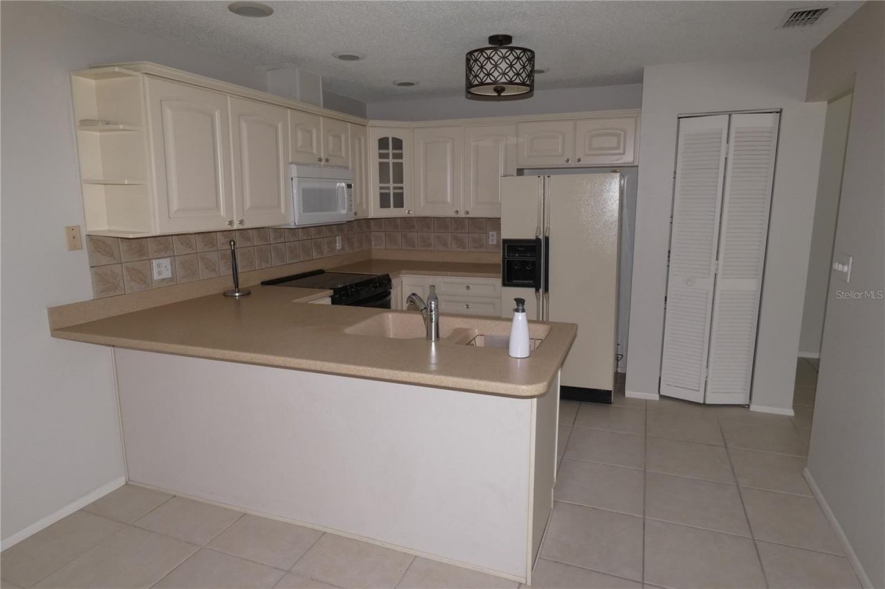 525 Moreno Circle Ne, Saint Petersburg, FL 33703 Photo