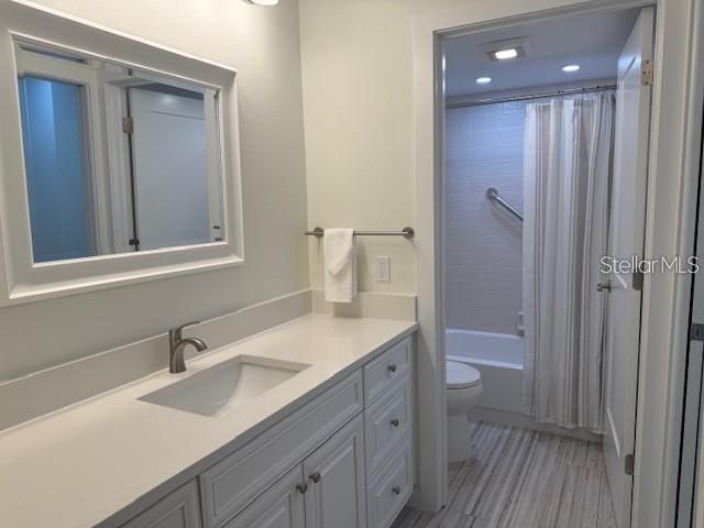 6120 Country Club Way, Unit 207, Sarasota, FL 34243 Photo