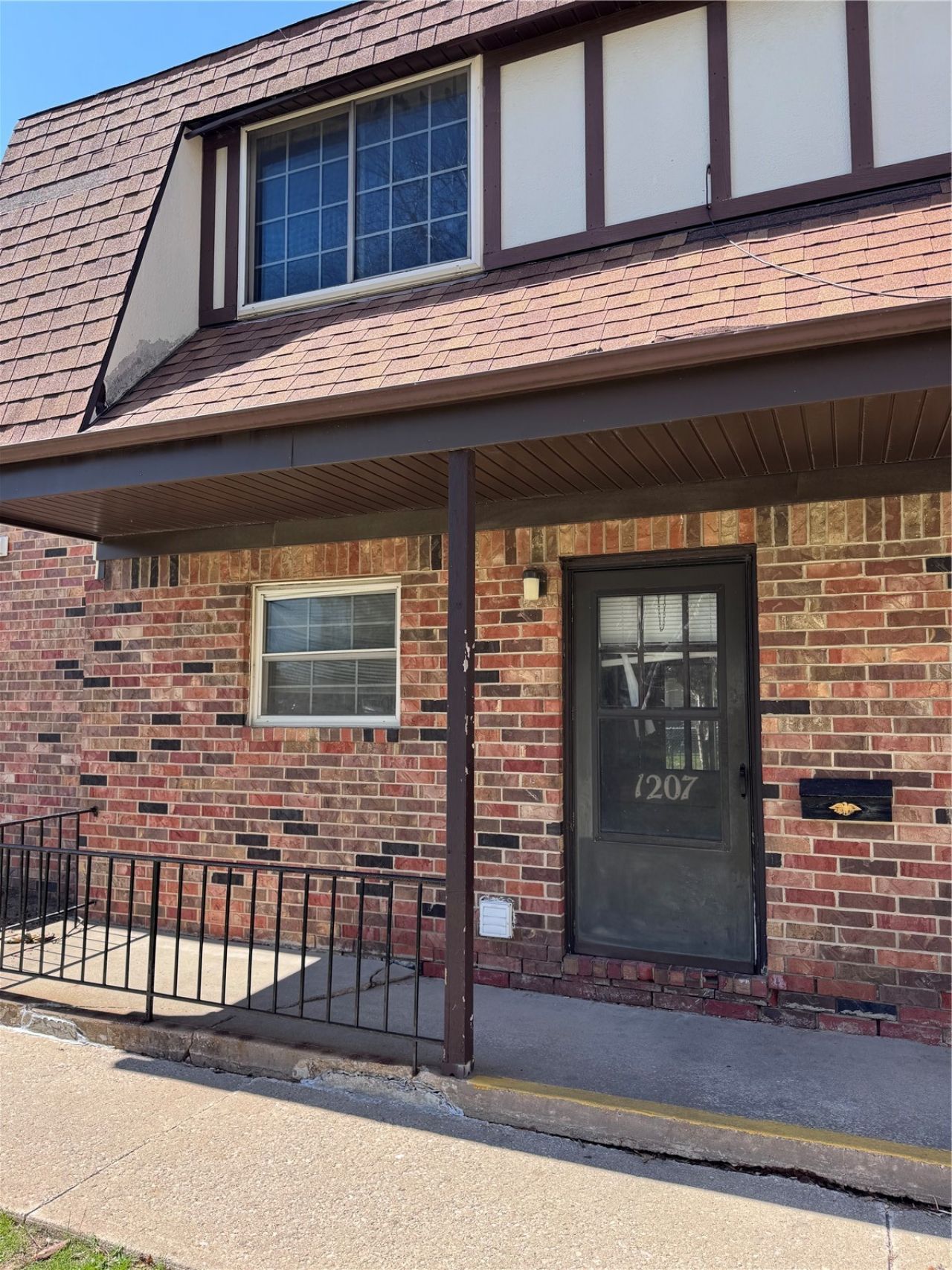 1207 21st Ave Place, Coralville, IA 52241 Main Photo