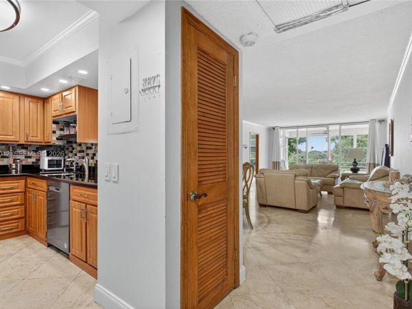 2671 S Course Dr, Unit 206, Pompano Beach, FL 33069