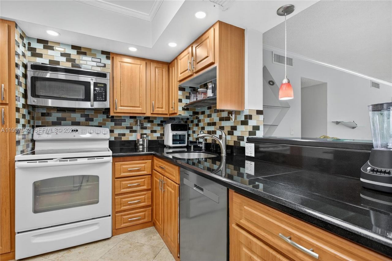 2671 S Course Dr, Unit 206, Pompano Beach, FL 33069 Photo