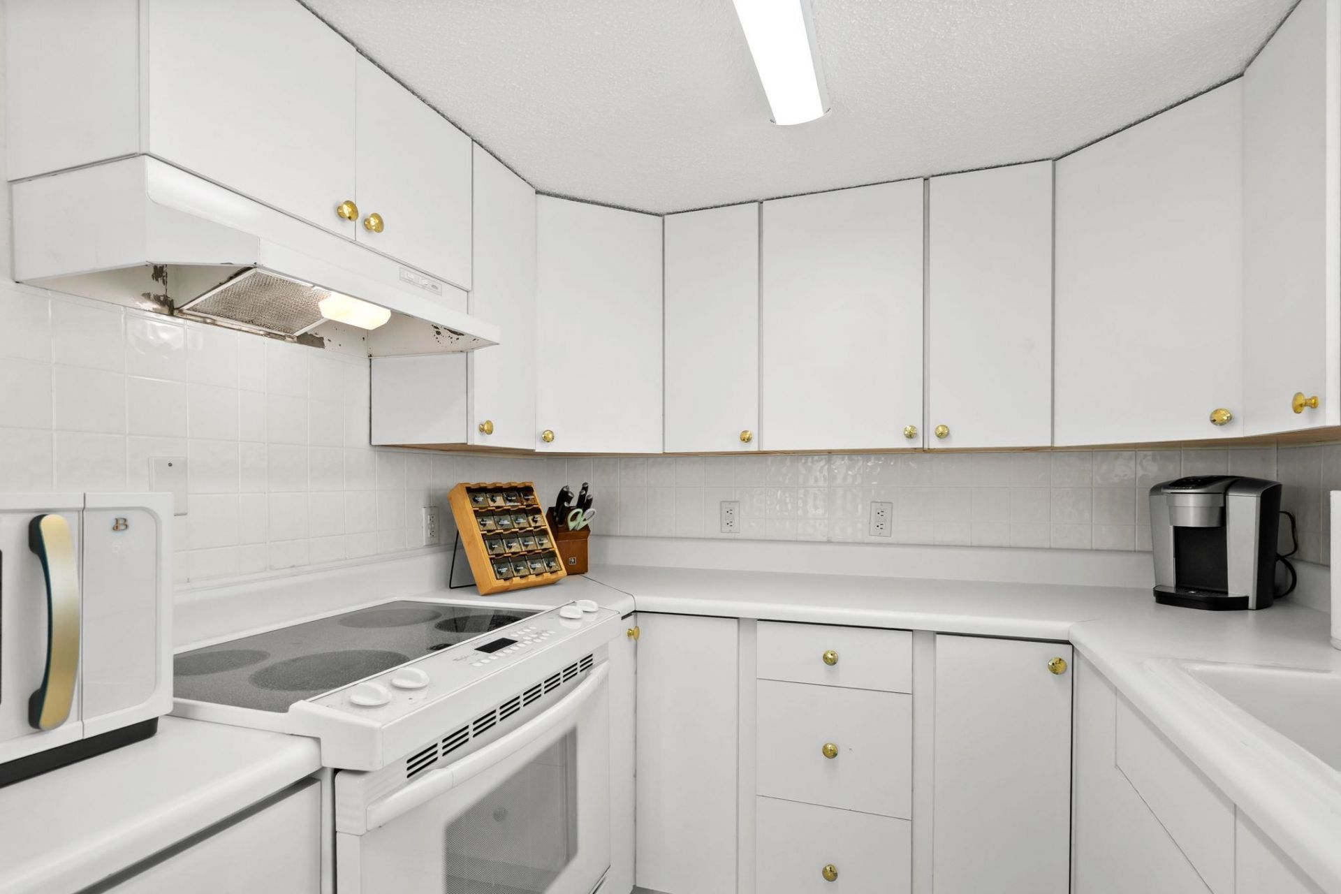 6001 - 1487 S Kings Hwy. Photo 19