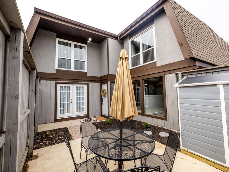 5437 Worthington Forest Place E, Columbus, OH 43229 Photo 1