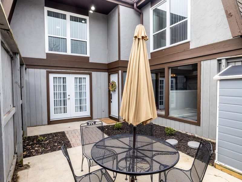 5437 Worthington Forest Place E, Columbus, OH 43229 Photo 2