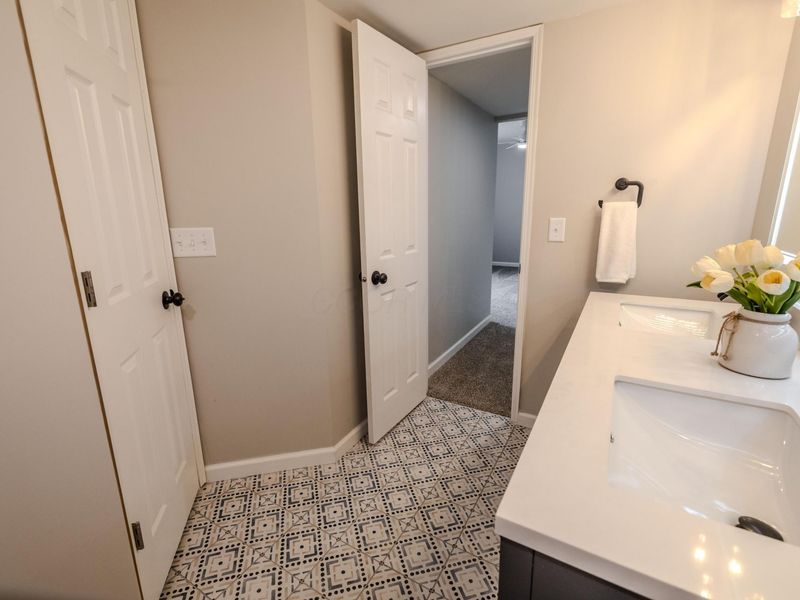 5437 Worthington Forest Place E, Columbus, OH 43229 Photo 25