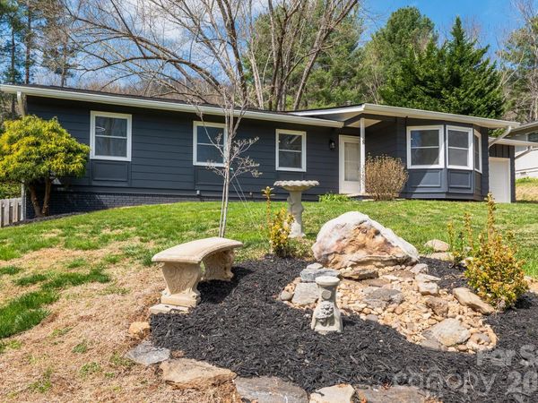 8 Hillview Road , Asheville, NC 28805
