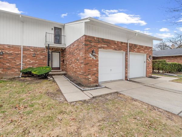 42282 E Edward Drive, Unit 258, Clinton Twp, MI 48038