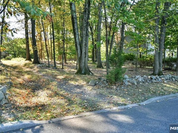 492 Manchester Avenue, NORTH HALEDON, NJ 07508