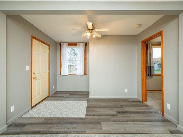 2238 Lyon Street , Des Moines, IA 50317