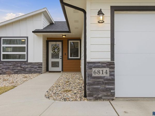 6814 W 5th St, Sioux Falls, SD 57107
