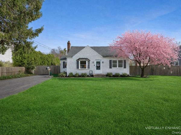 42 Smith Street, Greenlawn, NY 11740