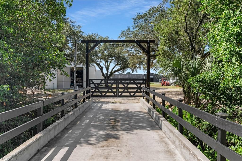 6890 Hendry Creek Dr, Fort Myers, FL 33908 Photo