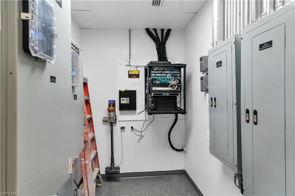 6890 Hendry Creek Dr, Fort Myers, FL 33908 Photo