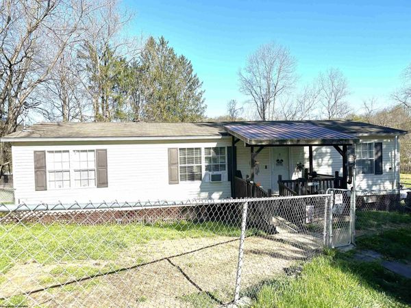 98 Mount Street, Mount Clare, WV 26408