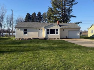 393 Almont Avenue, Almont Vlg, MI 48003