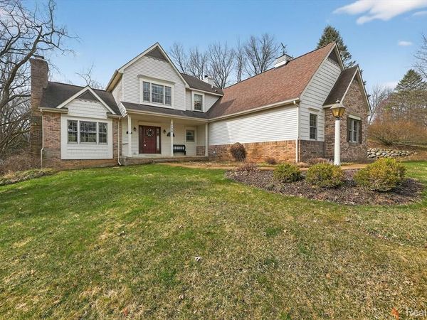 7798 Lee Road, Hamburg Twp, MI 48116