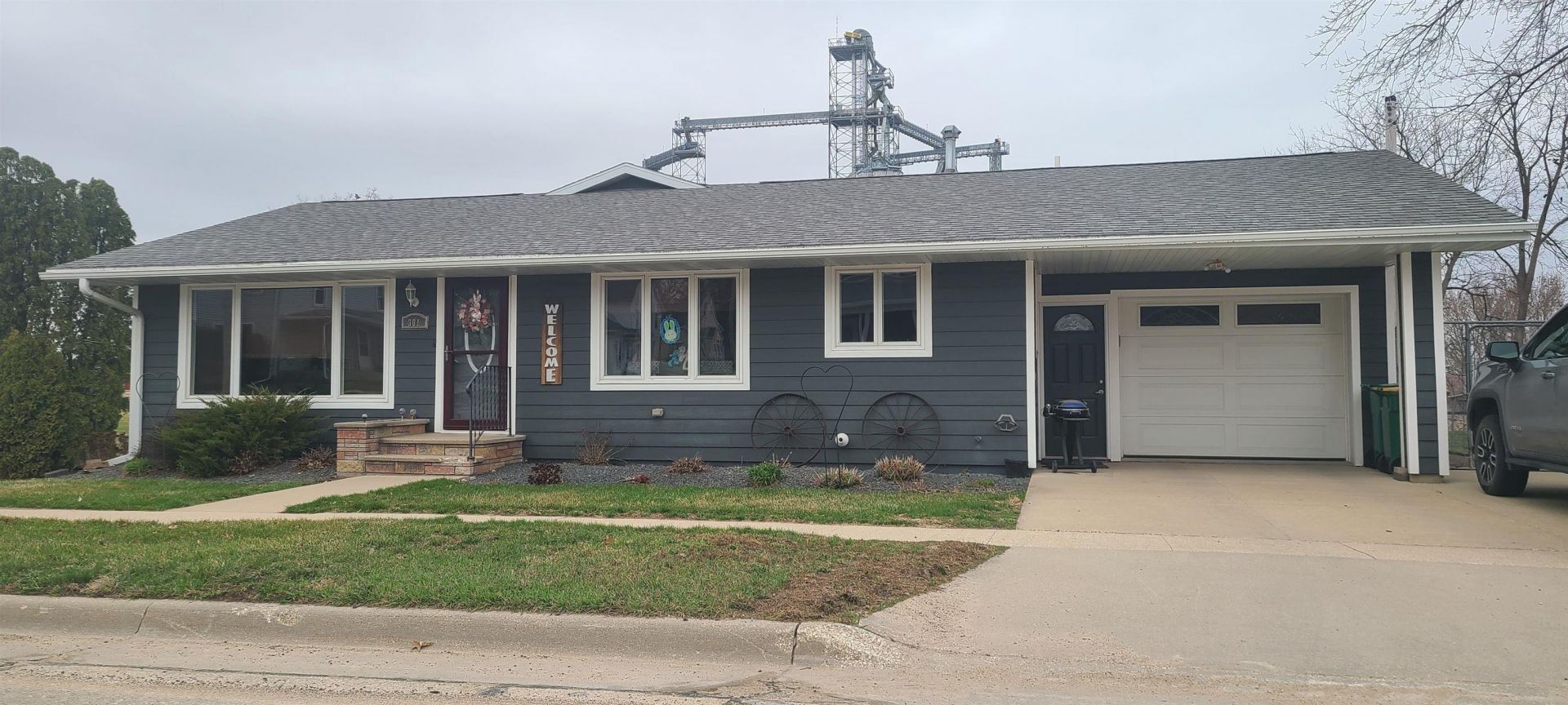 301 E Iowa Street, Monona, IA 52159 Main Photo