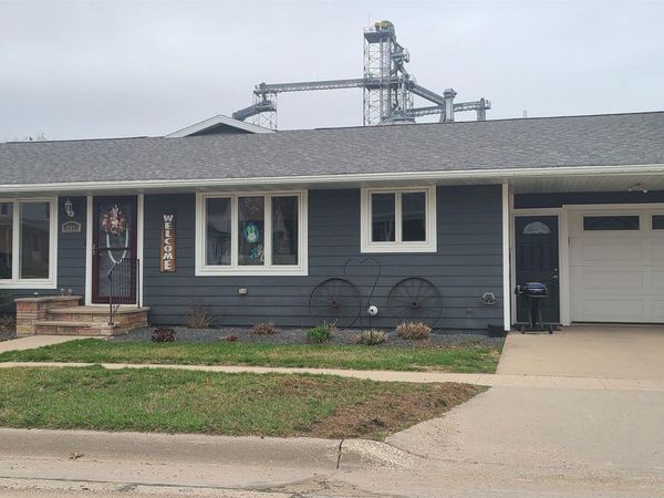 301 E Iowa Street, Monona, IA 52159