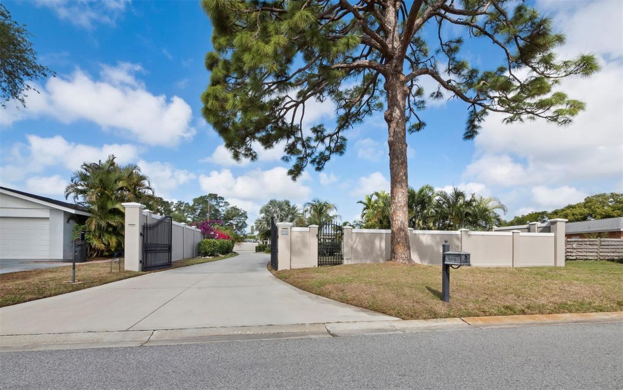 5618 Britannia Drive, Sarasota, FL 34231 Photo