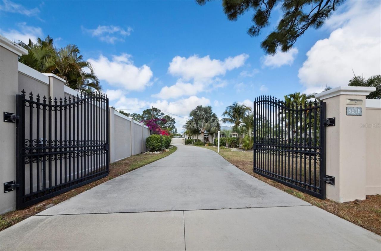 5618 Britannia Drive, Sarasota, FL 34231 Photo
