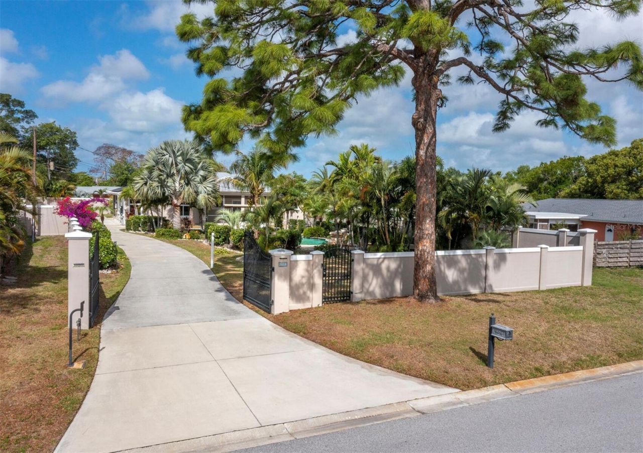 5618 Britannia Drive, Sarasota, FL 34231 Photo