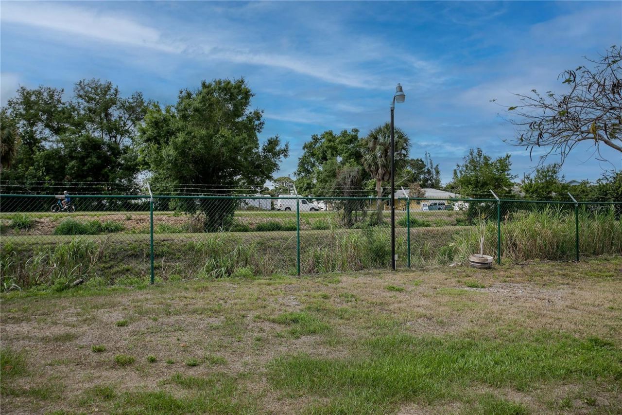 3208 Oakwood Boulevard S, Sarasota, FL 34237 Photo