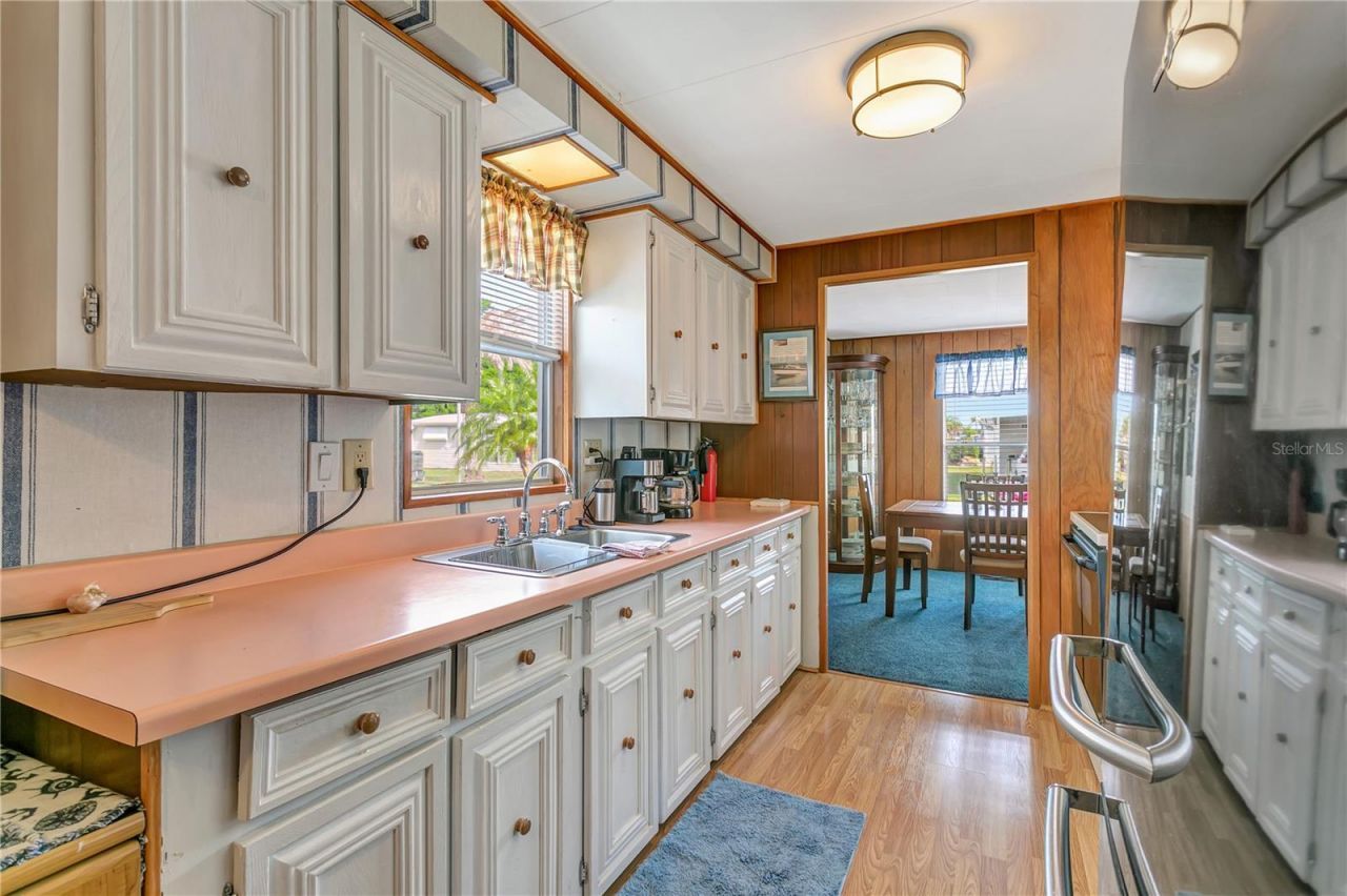 3208 Oakwood Boulevard S, Sarasota, FL 34237 Photo