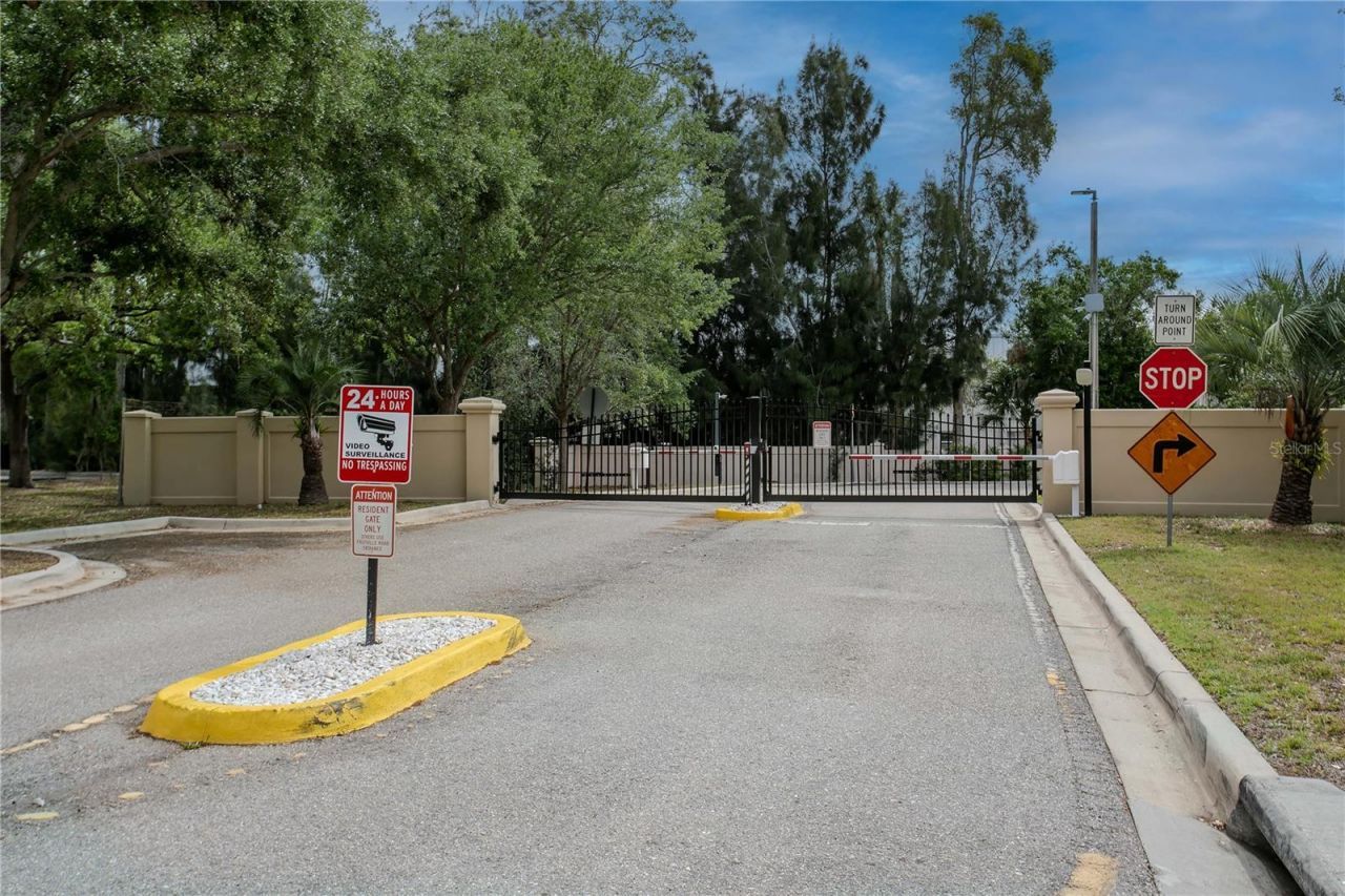 3208 Oakwood Boulevard S, Sarasota, FL 34237 Photo