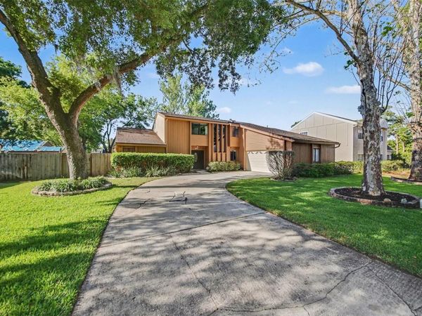 916 E CLEVELAND STREET, APOPKA, FL 32703