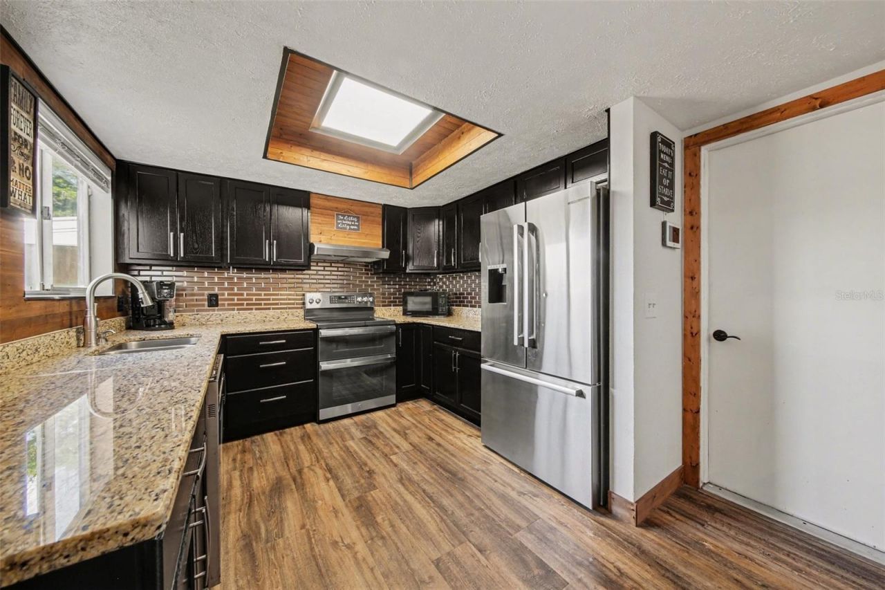 916 E Cleveland Street , Apopka, FL 32703 Photo