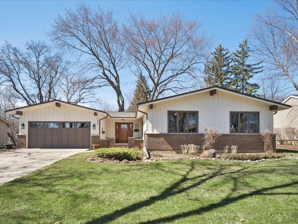 122 Williamsburg Drive , Bartlett, IL 60103