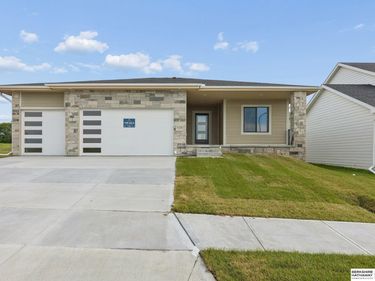 21428 Z Street, Elkhorn, NE 68022