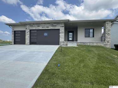 21428 Z Street, Elkhorn, NE 68022