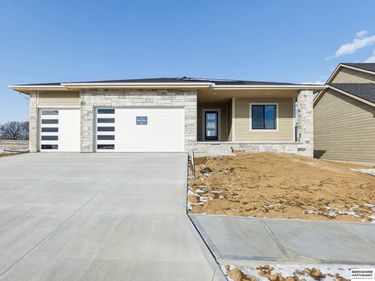 21428 Z Street , Elkhorn, NE 68022