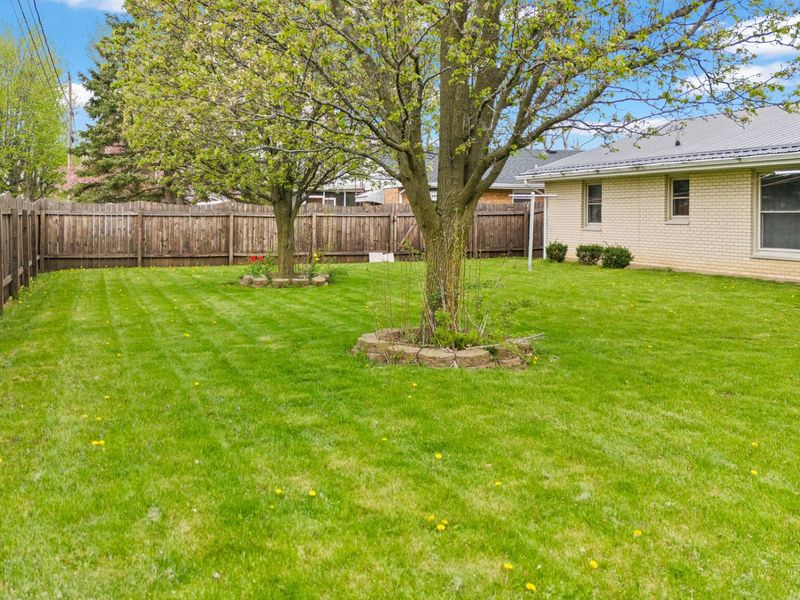 1344 Oaktree Drive, Greenville, OH 45331 Photo 11