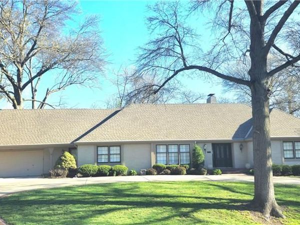 1900 W 70th Street, Mission Hills, KS 66208