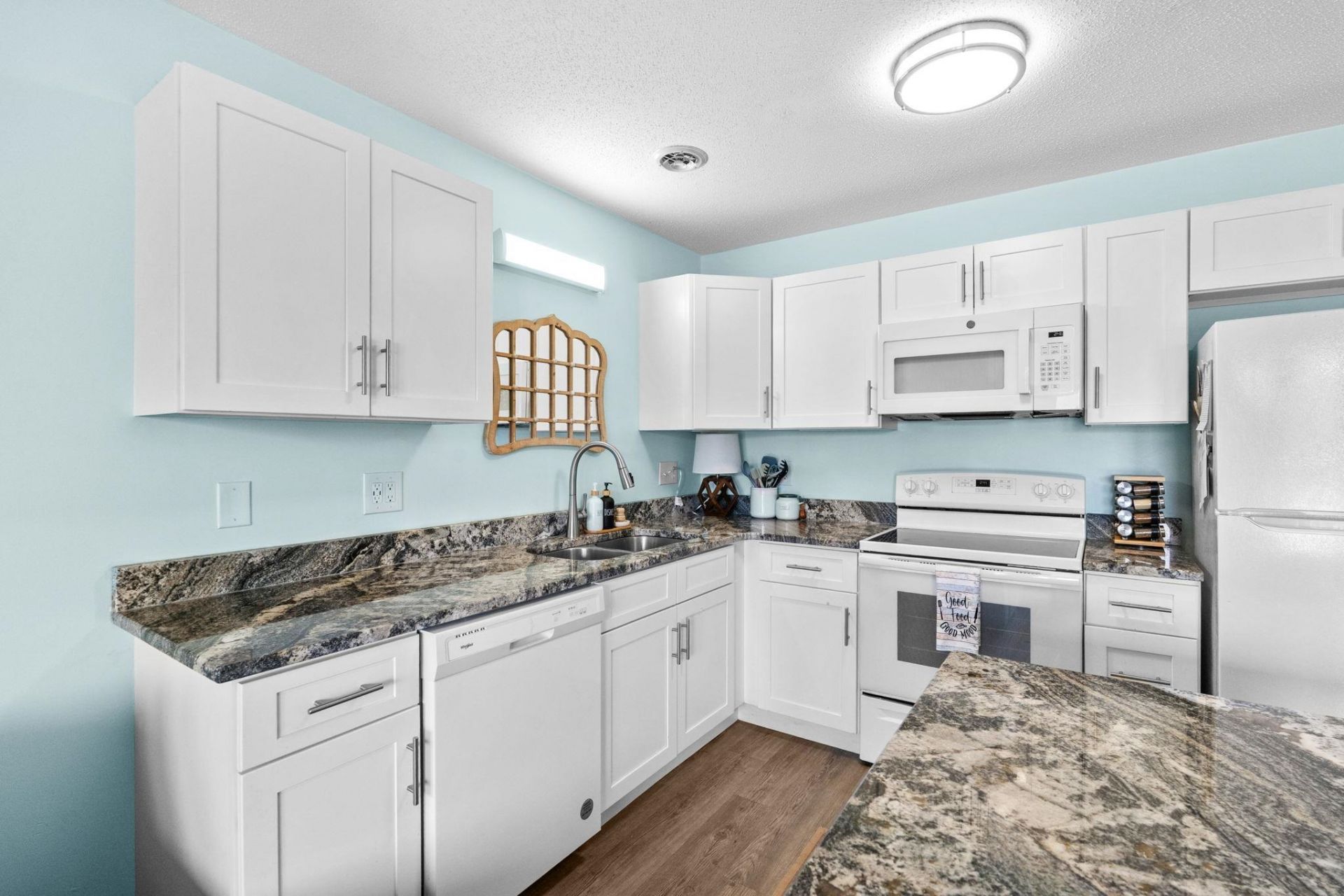 1880 Colony Dr. Photo 17