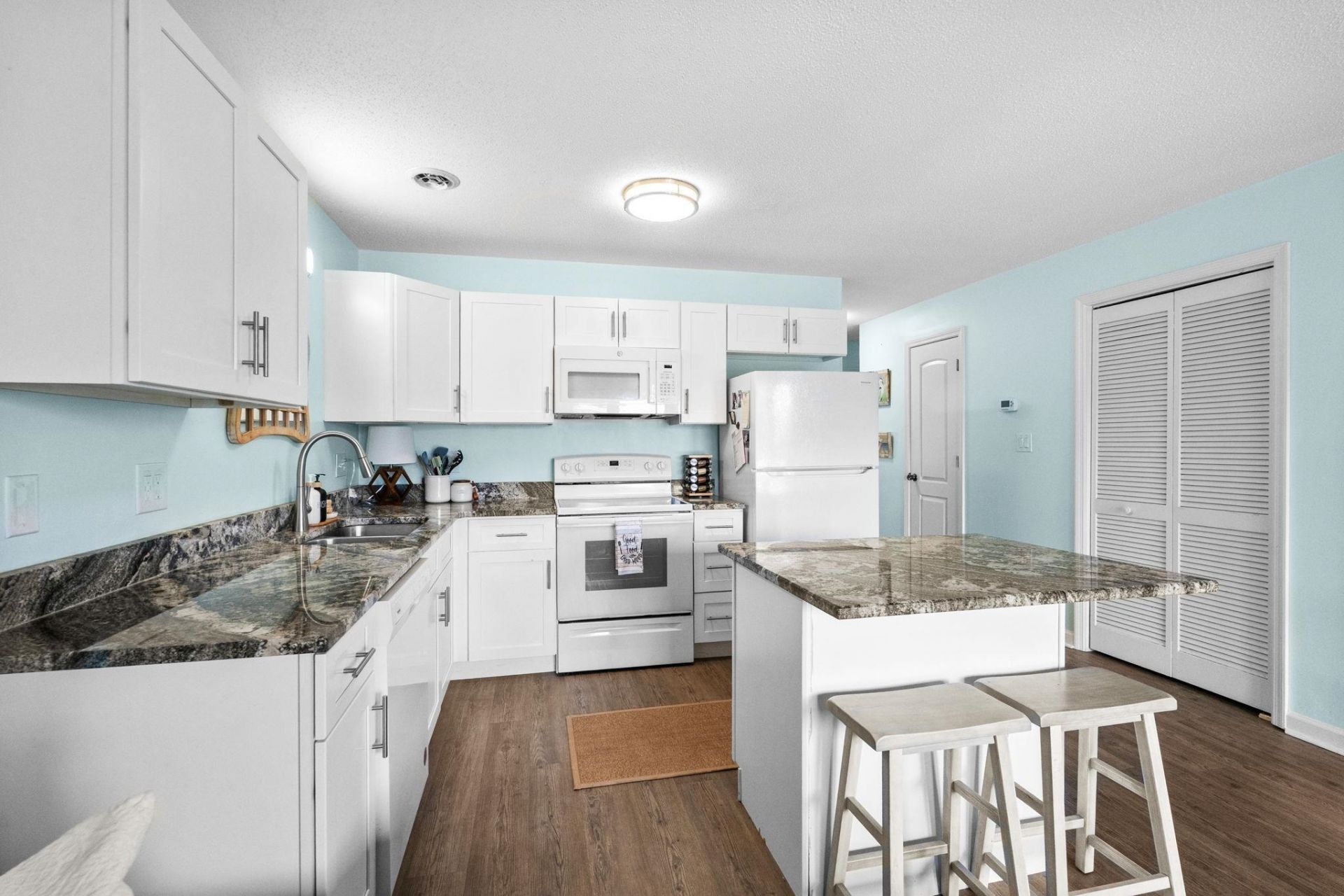 1880 Colony Dr. Photo 18