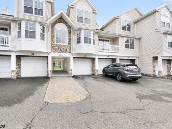 32 Pasture Ct, Roxbury, NJ 07852