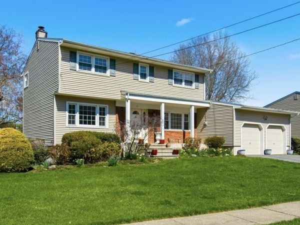 57 Clover Hill Dr, Mount Olive, NJ 07836