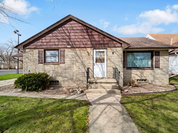1527 Fond du Lac Ave, Kewaskum, WI 53040