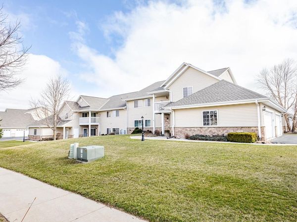 W197N17110 Stonewall DRIVE, Jackson, WI 53037