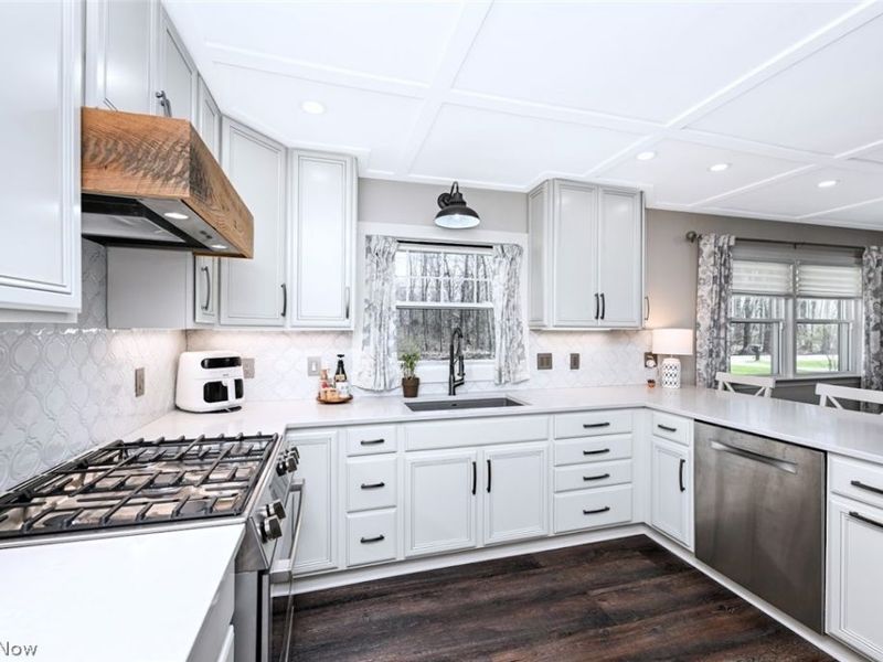 4624 Everhart Drive, Green, OH 44720 Photo 17