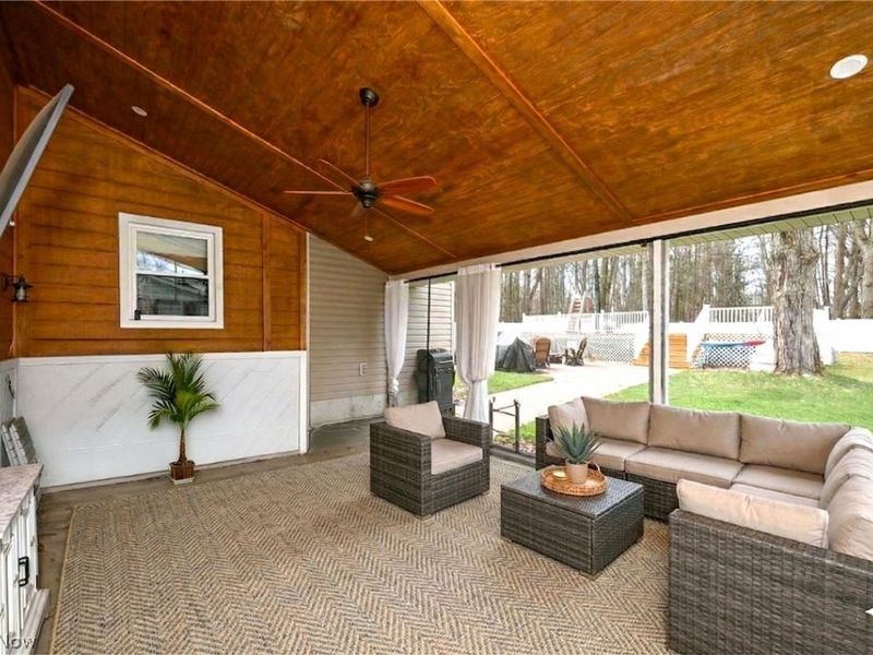 4624 Everhart Drive, Green, OH 44720 Photo 7