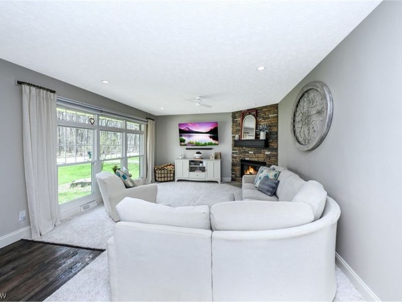 4624 Everhart Drive, Green, OH 44720 Photo 9