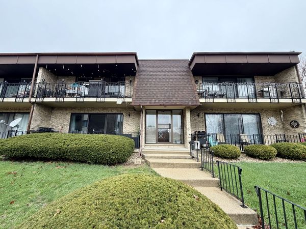 9111 S Roberts Road , Unit 8A, Hickory Hills, IL 60457