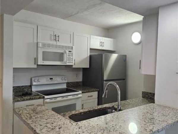 108 Santa Clara DR, Unit 4, NAPLES, FL 34104