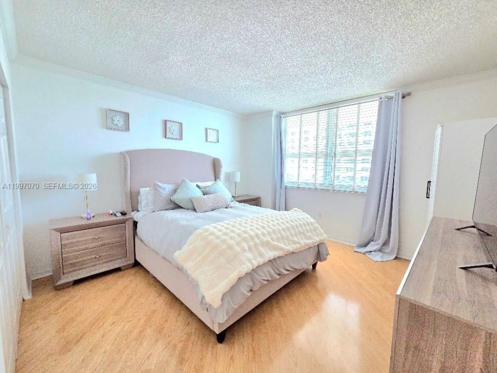 1155 Brickell Bay Dr , Unit 2006, Miami, FL 33131 Photo